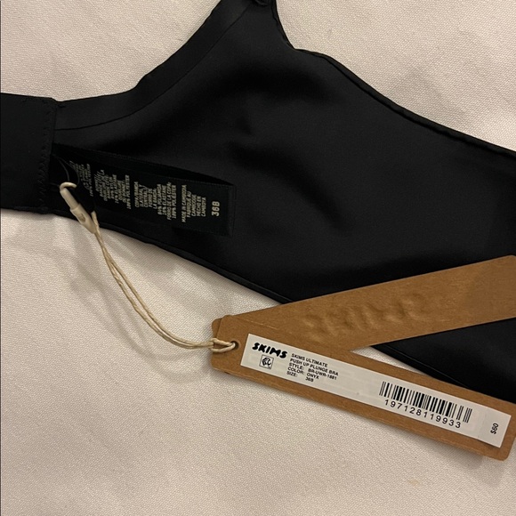 SKIMS ULTIMATE TEARDROP PUSH-UP BRA - Picture 3 of 3
